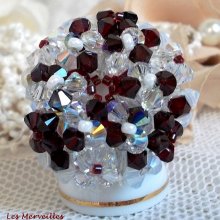 Bague Garnet et White avec des facettes et des toupies en cristal de Swarovski